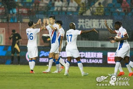 影片《灰色人》在2021年8月初，罗素兄弟曾公布了杀青照，吊足了影迷们的胃口，目前影片具体档期暂未公布